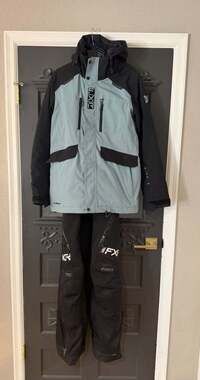 FXR Women’s Snowmobile Suit Aerial Jacket 8 Renegade FX Bibs 6 Seafoam Green